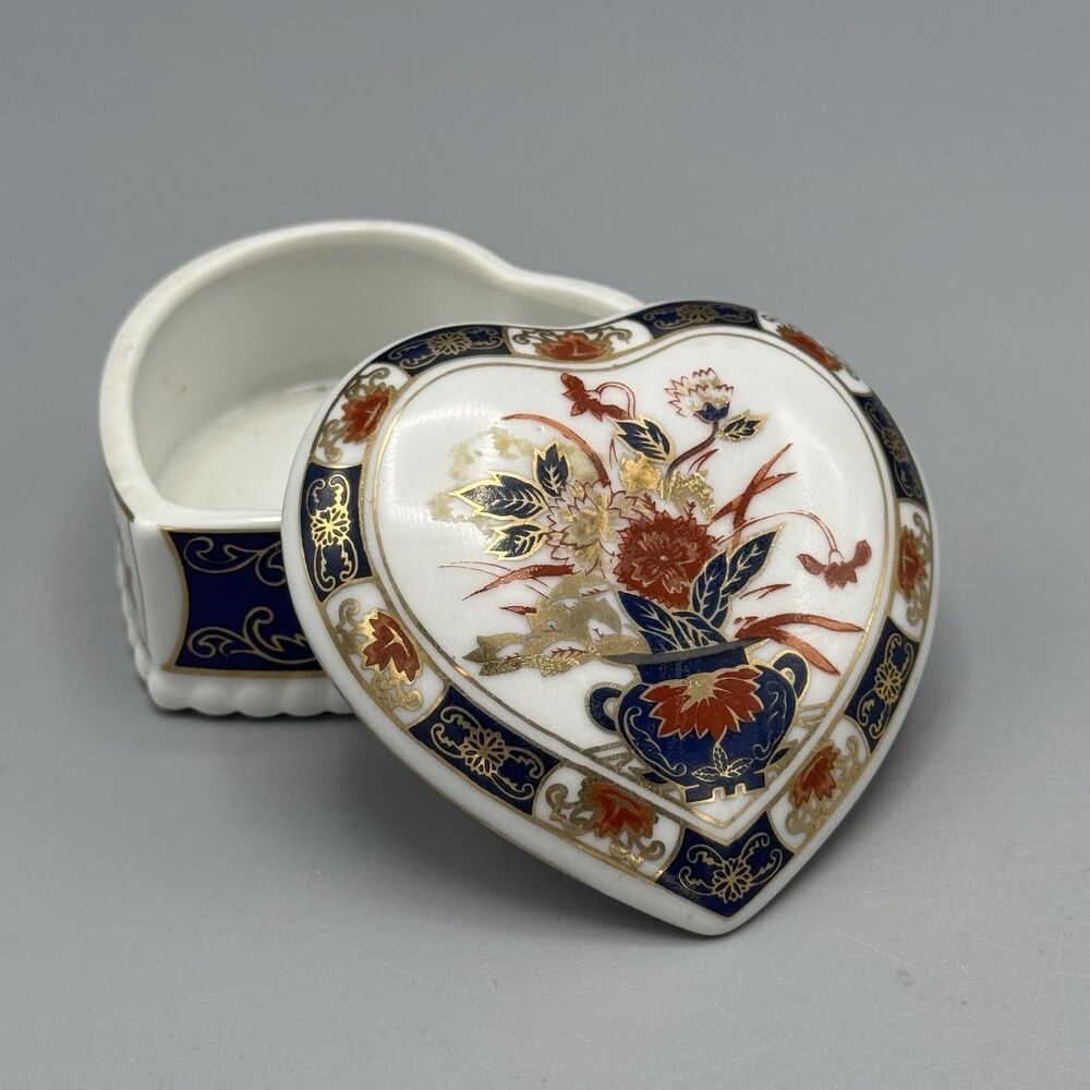 Vtg Imari Ware Heart Shaped Trinket Box Japan Floral Design Romance Vanity Glam